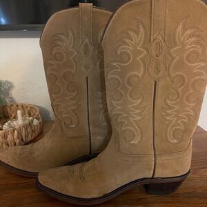 Old West Tan Heeled Boots with Intricate Stitching